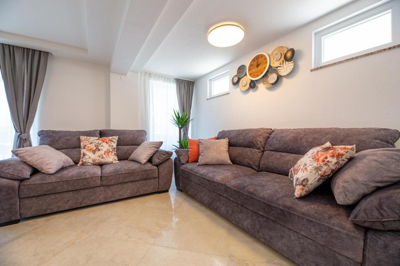 Apartment Miko Sveti Ivan Dobrinjski ภายนอก รูปภาพ